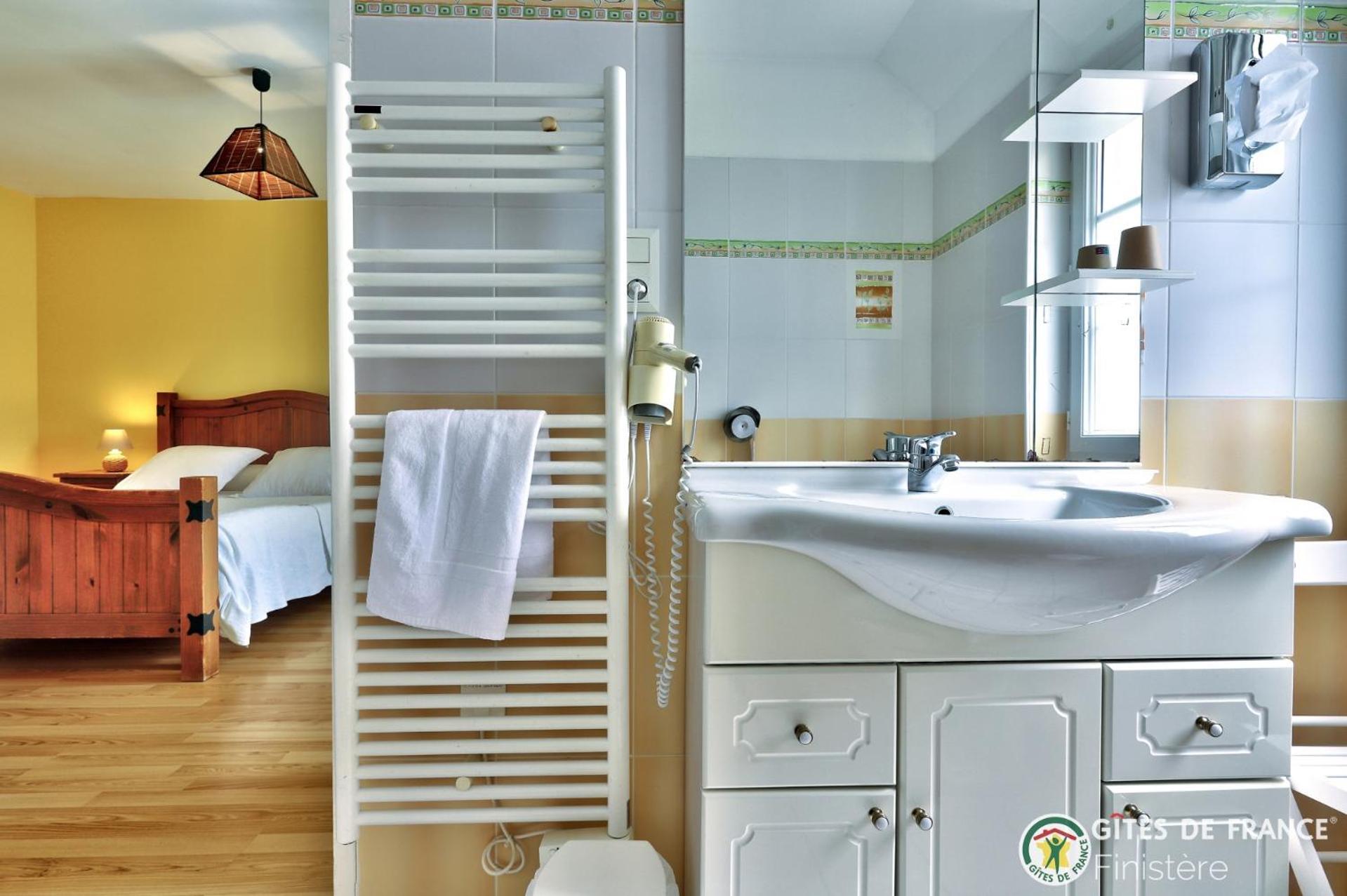 La Cle Des Champs Des Abers Bed & Breakfast Saint-Pabu  Exterior photo